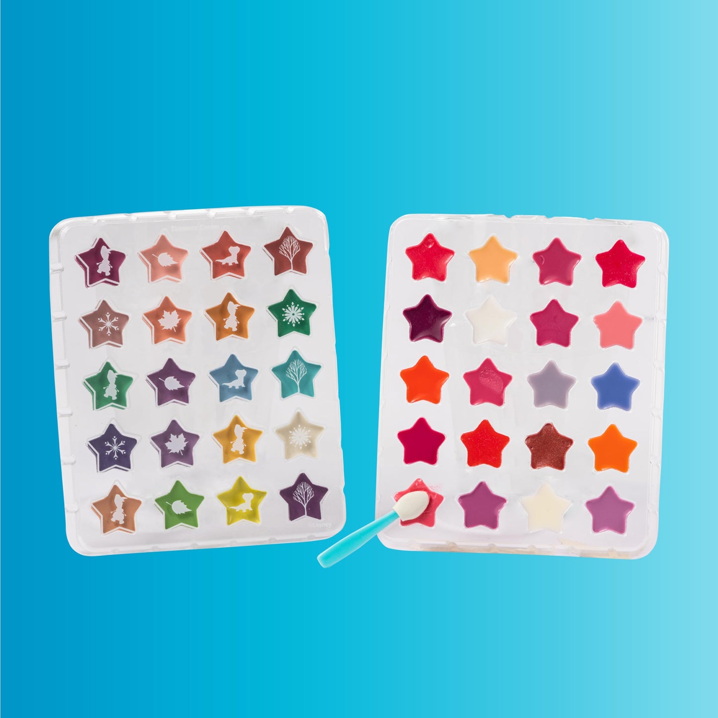 Lip Smacker Frozen Traincase, Maletín De Maquillaje Frozen Para Niñas, 40+ Piezas de Maquillaje para Rostro, Labios y Uñas con Accesorios de Belleza para Cabello y Maquillaje Incluidos