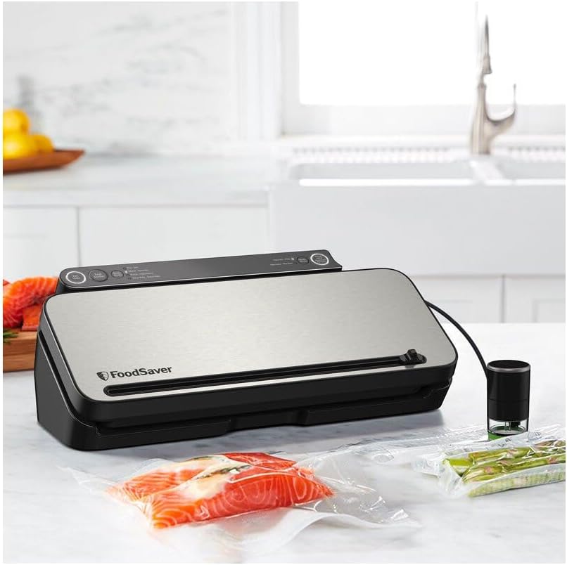 FoodSaver Envasadora al vacío Premium | Maquina de envasar al vacio con cánula con adaptador para recipientes integrada, 1 Rollo, 4 bolsas & 4 bolsas con cierre tipo zip [VS3190X]