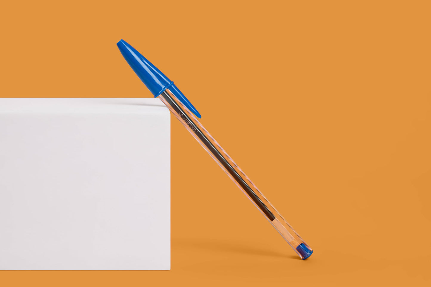 BIC Cristal Bolígrafos, Original, Óptimo para material escolar,Azul, Punta Media (1,0mm), Material Oficina y Papelaria, Caja de 50 Bolis