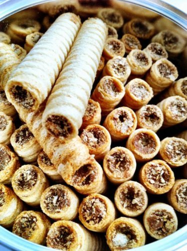 PIRULIN Barquillos Rellenos de Chocolate y Avellana. Lata de 300g