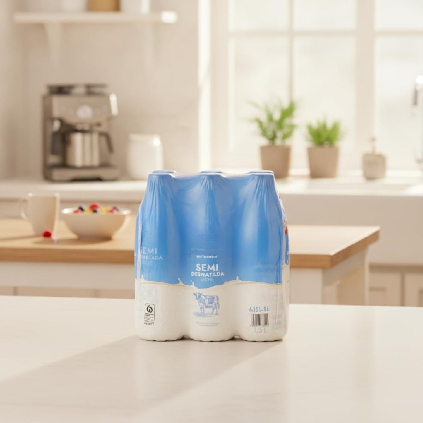 Leche Semidesnatada - Pack Ahorro 6 x 1,5L (Total 9 Litros) - Leche 100% Natural con Certificado de Bienestar Animal AENOR - Formato Familiar en Botella de Plástico - NEXU