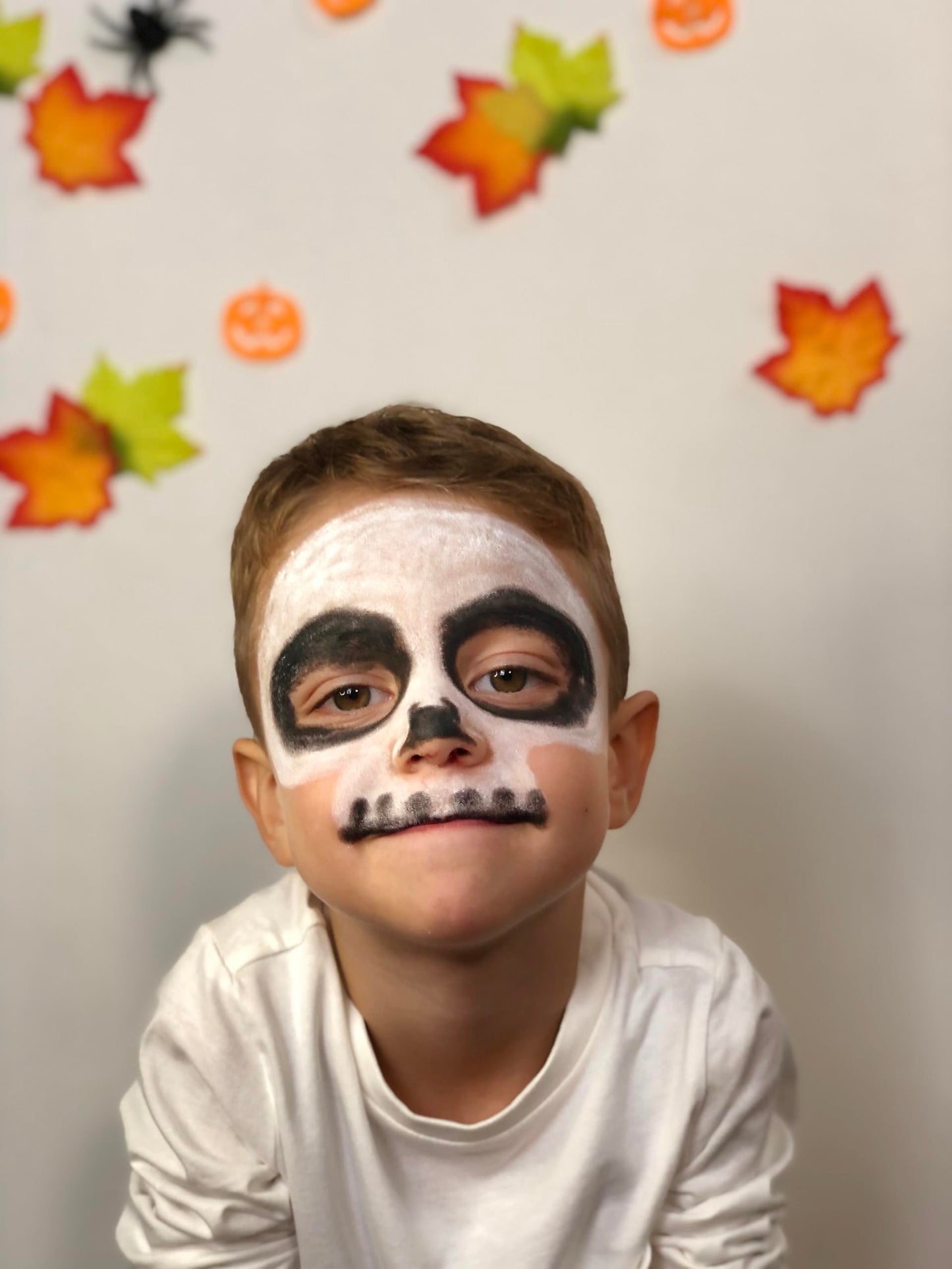 CARIOCA Mask Up Creepy, Kit de Pintura Facial para Niñas, Barras de Maquillaje Ideal para Navidad, Halloween, Carnaval y Fiestas - 3 Colores y 2 Tutoriales - Dermatológicamente Testado