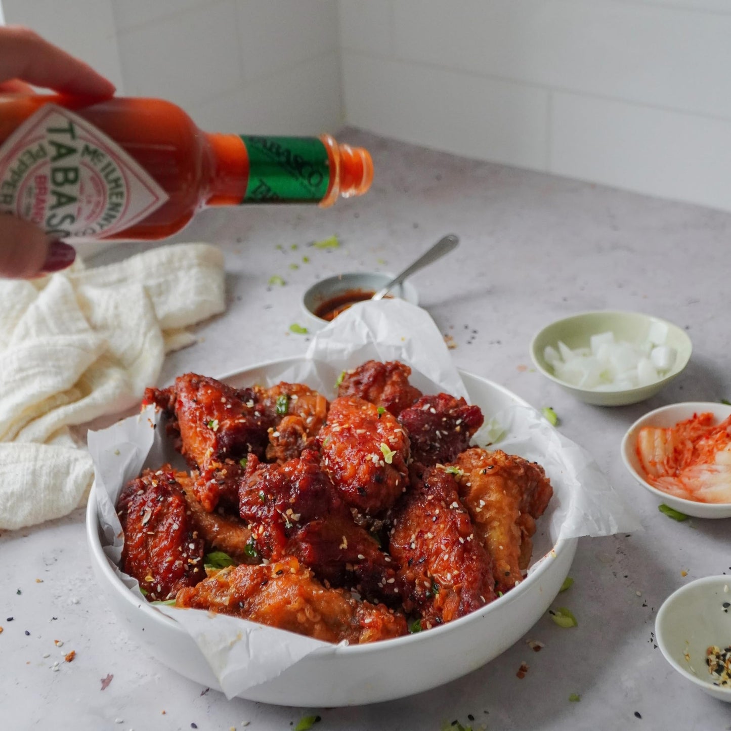 TABASCO® Original Red Pepper Sauce 2UND x 350ml es la opción más barata! - elaborada sólo con tres ingredientes 100% naturales - 3 años de maduración salsa de chile picante - botella de cristal