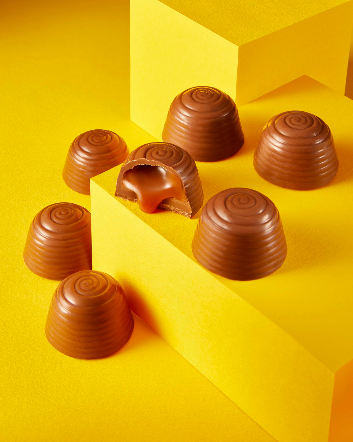 NESTLÉ QUALITY STREET Bombones de Chocolate con Leche y Caramelo Lata 2kg